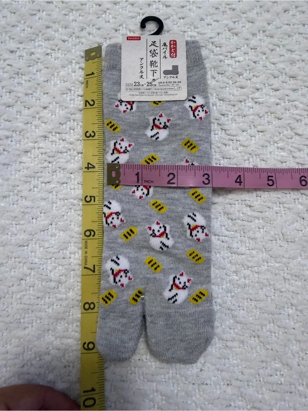 Daiso Maneki Neko Lucky Cat Split Toe Tabi Socks Japan Women